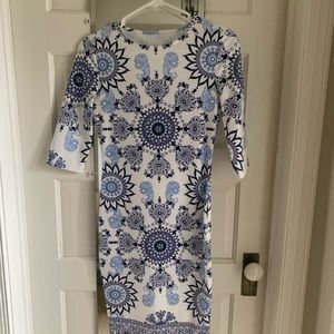 Great dress to go from work day to evening. Perfect for all occasions!